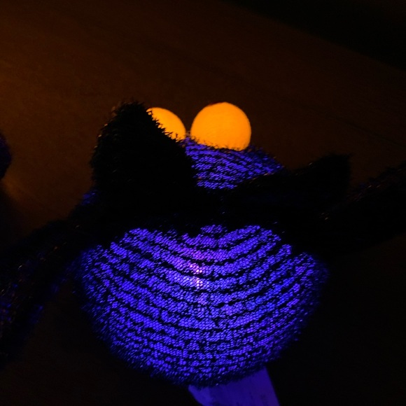 Halloween Light Up Bat, Like New, 3 AAA batteries included - Picture 8 of 14